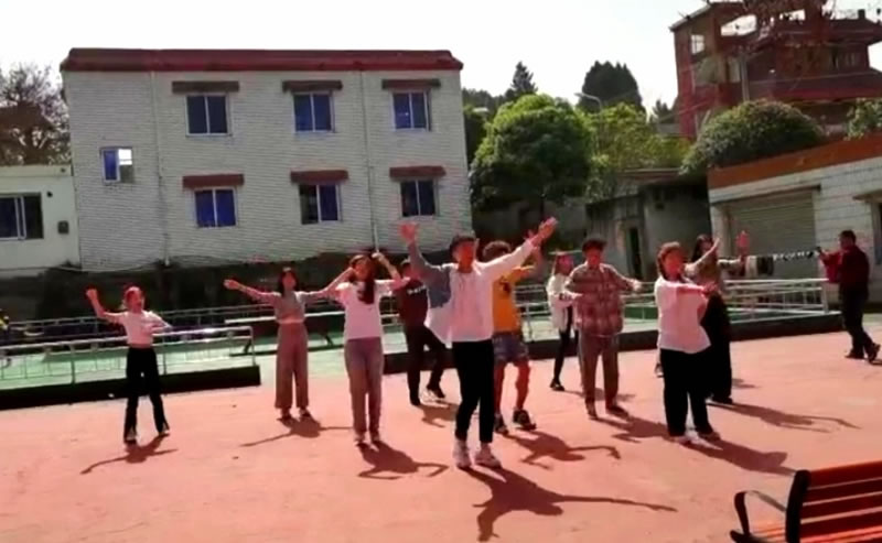 歡迎四川文化藝術(shù)學(xué)院的同學(xué)們到我院慰問演出